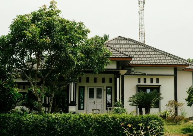 Contoh rumah satu lantai dengan halaman